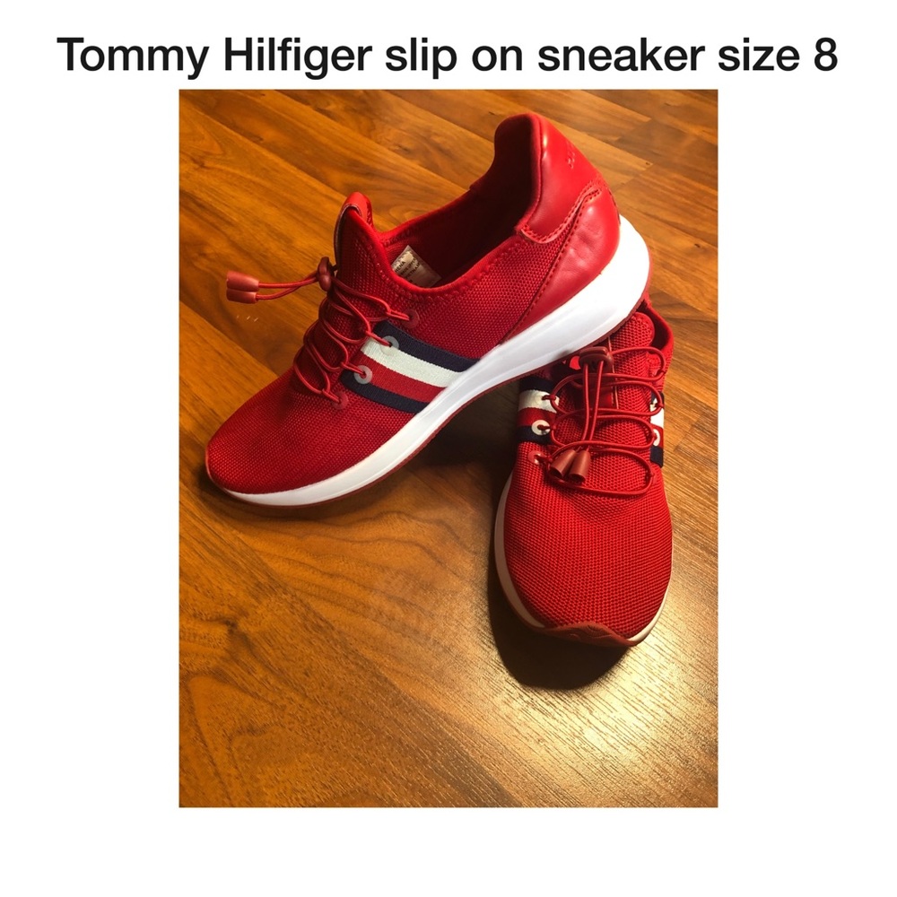 NWOT TOMMY HILFIGER Rhena Sneaker size 8